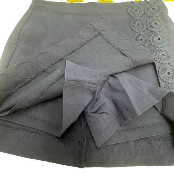Crown & Ivy Navy Blue Slip On Skirt/Shorts Skort Sz10 Embroidered Hem Front Slit - Picture 4 of 11